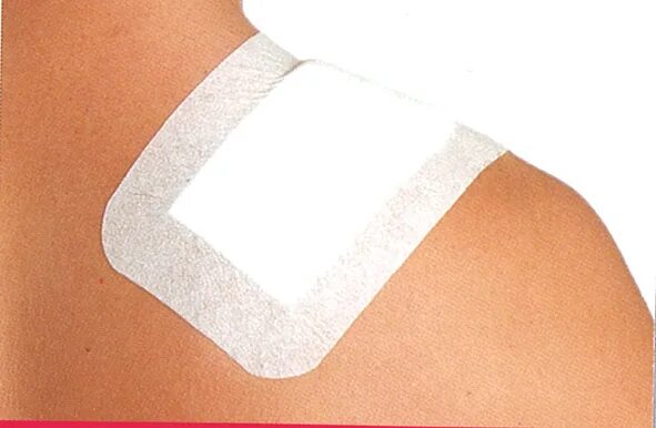 Пластырь послеоперационный. Лейкопластырь для уколов. Послеоперационная повязка. Повязка после уколов. Липкопластырная повязка.