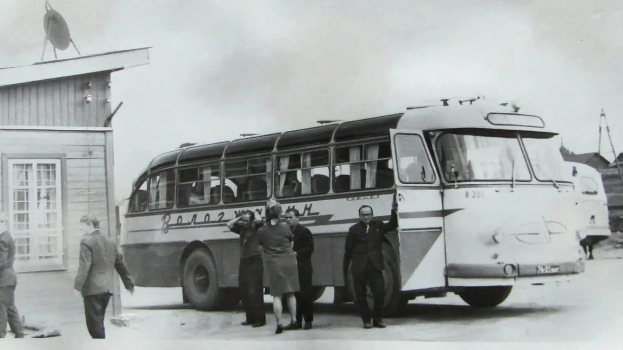 Автовокзал первый автобус. Старые автобусы. Автобус 1970. Автобус 1970-х годов. Автобусы 1970 годов.