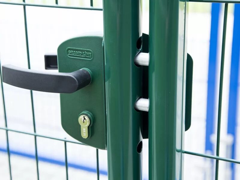 Замок на входную калитку. Калитка medium new lock 1,73х1 ral 6005. ворота medium new lock 2.03х4.0 ral 6005. замок гранд лайн locinox. калитка medium new lock 2,03х1 ral 6005.