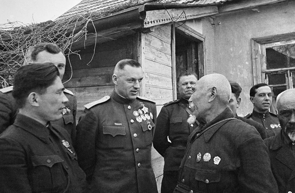 В 1941 вся страна. Маршал Рокоссовский на фронте. Рокоссовский 1943.