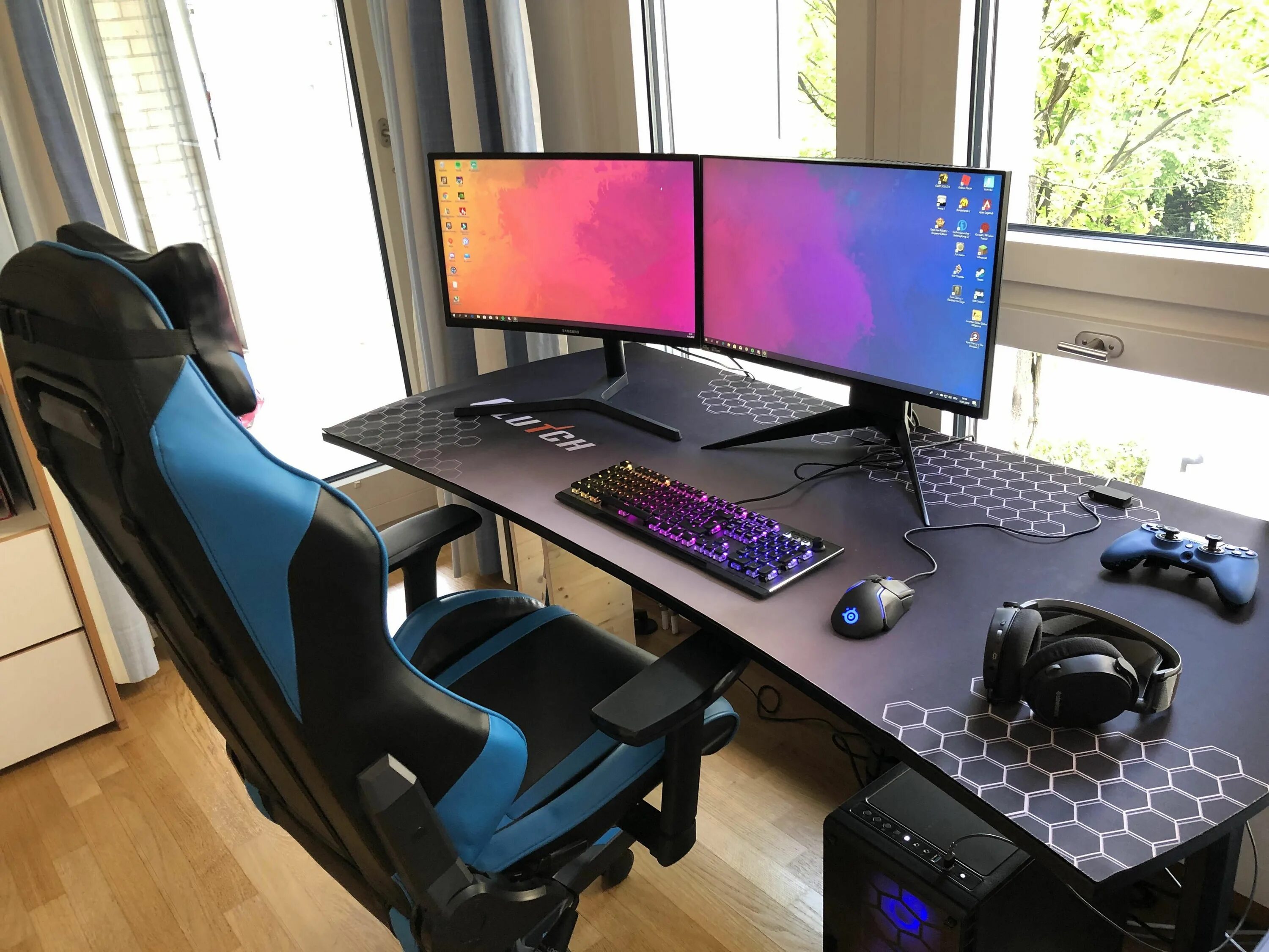 Monitor setup. Комната с мониторами. gaming room with monitors. 10 мониторов в одной комнате. геймерская комната дизайн окно до пола.