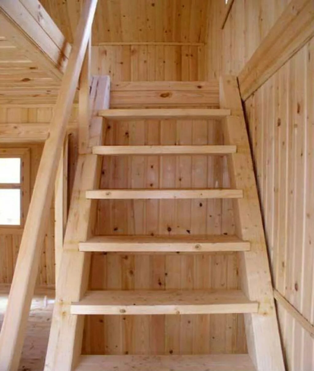 Построить второй этаж своими руками. Деревянная лестница. Деревянная лестница на мансарду. Простая деревянная лестница. Деревянная лестница на мансандру.