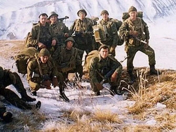 Псковский десант 776. Чеченские боевики на высоте 776. Бой у высоты 776 чечня 2000. Бой псковских десантников на высоте 776. Чечня аргунское ущелье 2000 год.