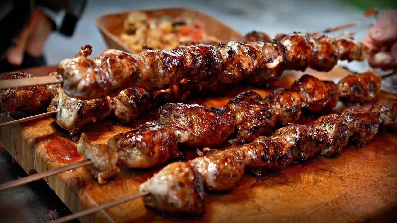 Шашлык телячий. Сочный шашлык из свинины. Шашлык из свиного сердца. Шашлык. Шашлык из говядины на мангале рецепт.