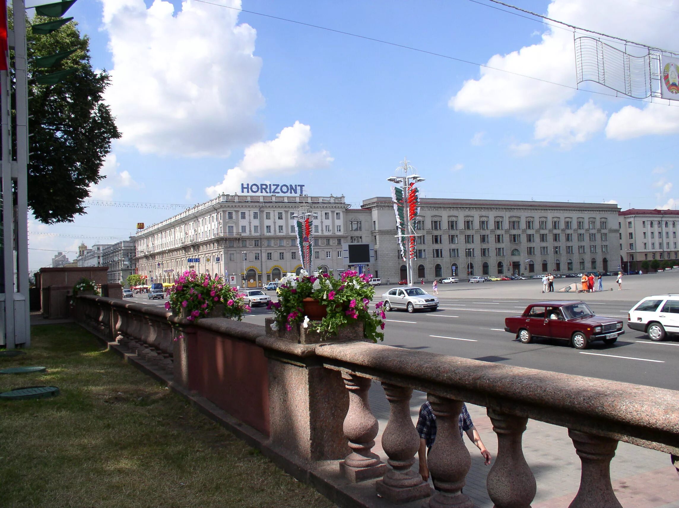 Ул энгельса минск. Улица Энгельса (Минск). Октябрьская Минск. Октябрьская улица Минск. Кастрычницкая площадь.