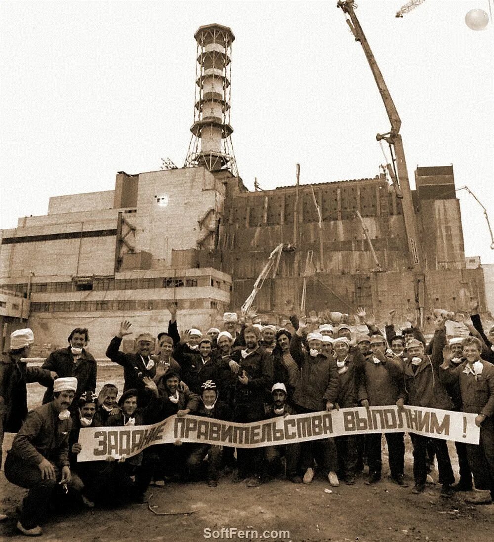 Чернобыльская АЭС 1986. 1986 Чернобыльская АЭС ликвидаторы. 1986 Год Чернобыль реактор. 26 Апреля 1986 года Чернобыльская АЭС ликвидаторы.