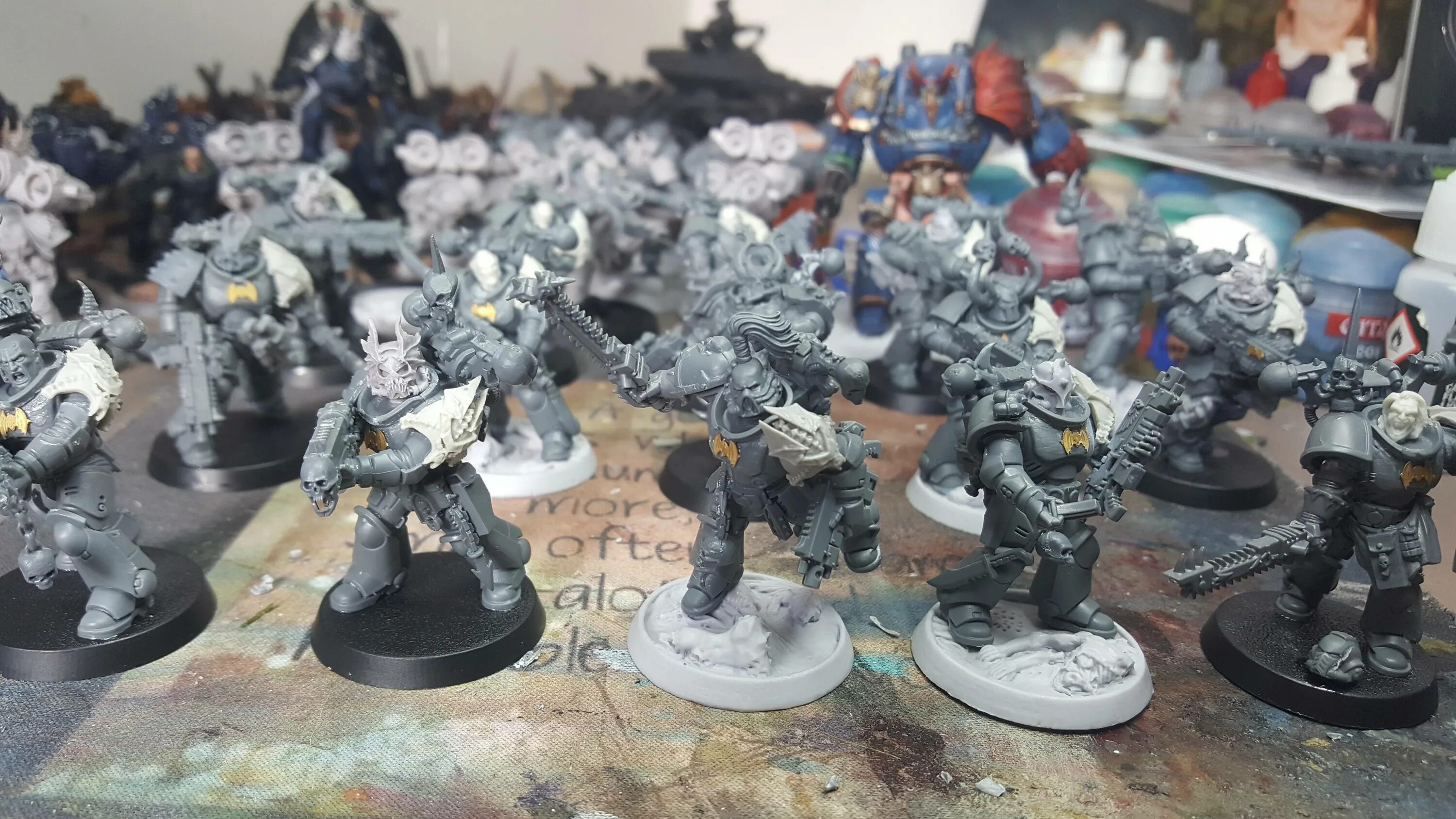 Lords of black mechanics of predacity 2024. Chaos Space Marine Squad. Черный Легион Warhammer 40000. Вархаммер Space Wolf. Вархаммер спейсмарин 2.