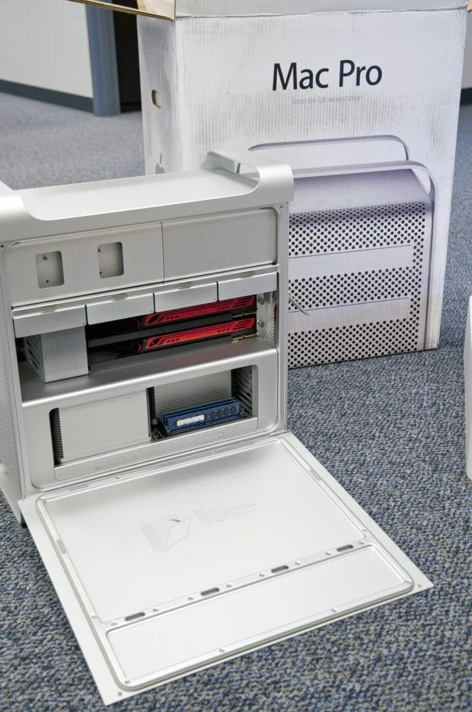 Mac pro core. 12 pro mac. apple mac pro. mac pro поколения. mac box компьютер.