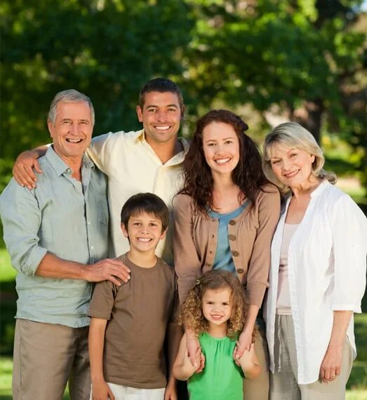 Иллюстрации разных семей. Взрослые дети с родителями. Люди всех возрастов. Семья. Семья всякий.