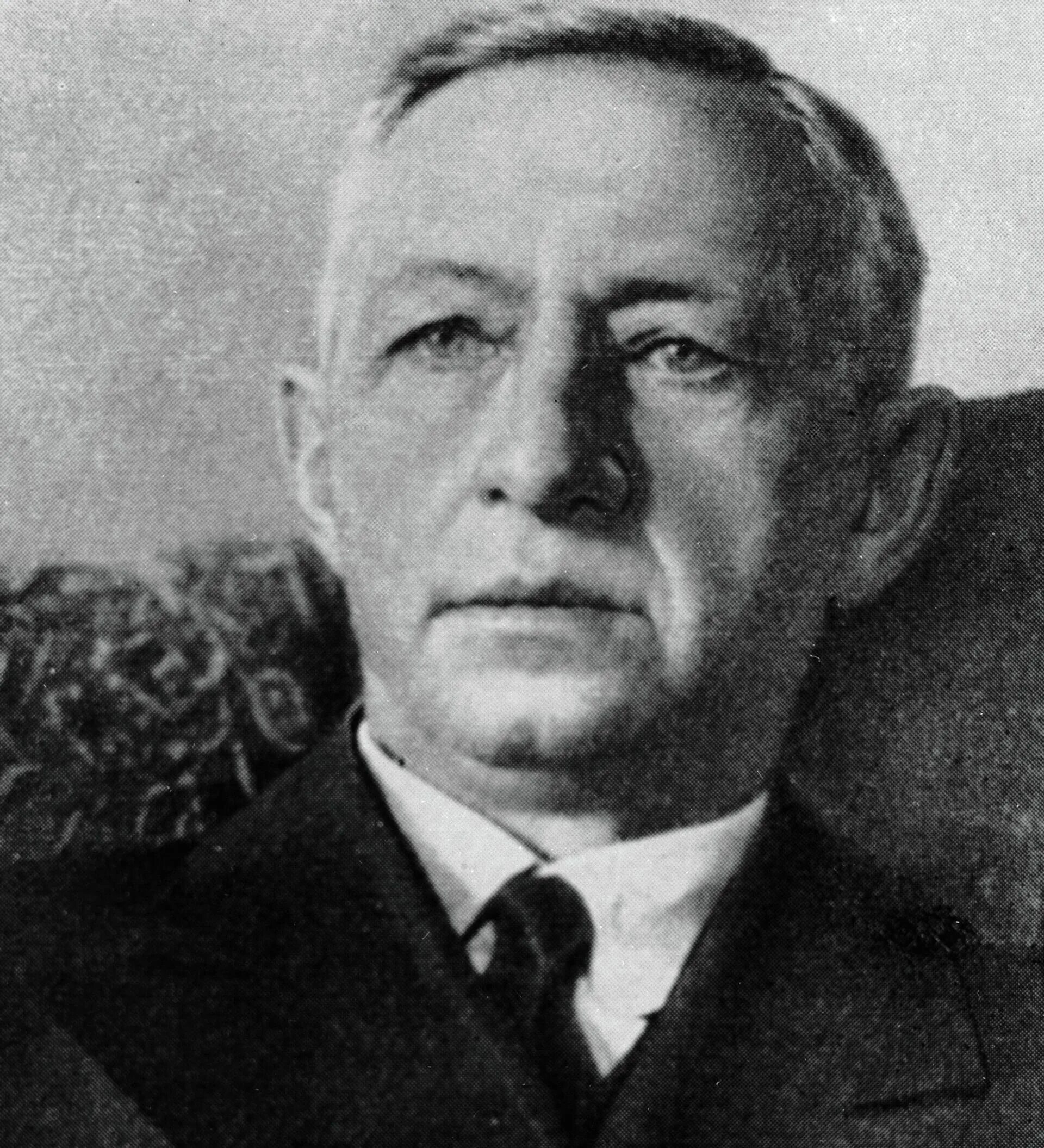 Бунин был чрезвычайно строгим критиком и одновременно. Бунин 1930. бунин в 1953.