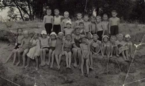 Пляж Пионерский лагерь Артек 1934. Девочки в Пионерском лагере. Лагерь СССР. Советские девочки в лагере. 60 дол