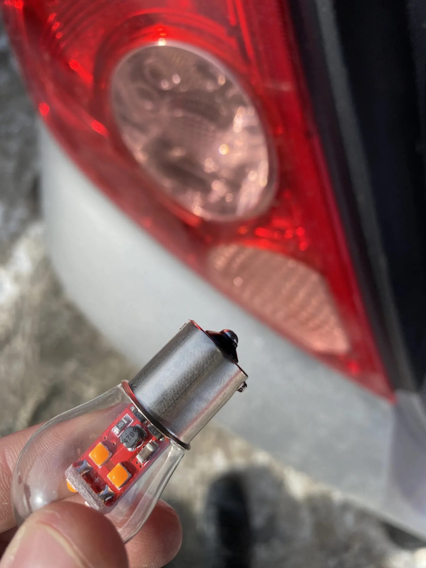 Лампа стоп сигнала ниссан тиида с11. Лампочки ниссан тиида с11. Лампочка заднего хода nissan tiida. Ниссан тиида задние габарит лампы. Лампы стоп сигнала для ниссан тиида 2007 года.