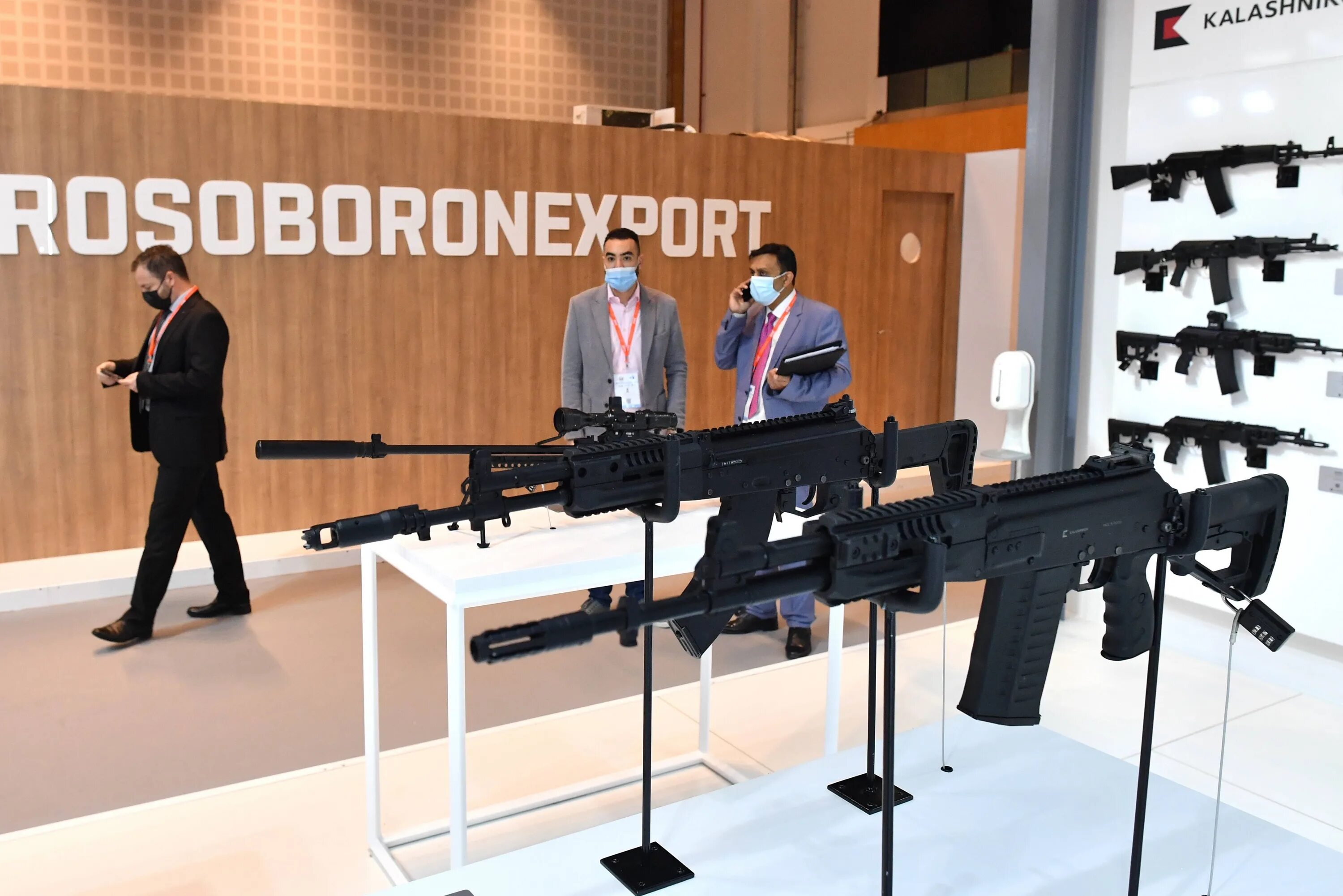 Новое оружие все. Выставка вооружений в Абу Даби 2021. IDEX 2021 выставка в Абу Даби. Автомат АК 308 IDEX 2021. IDEX Абу Даби Орсис.