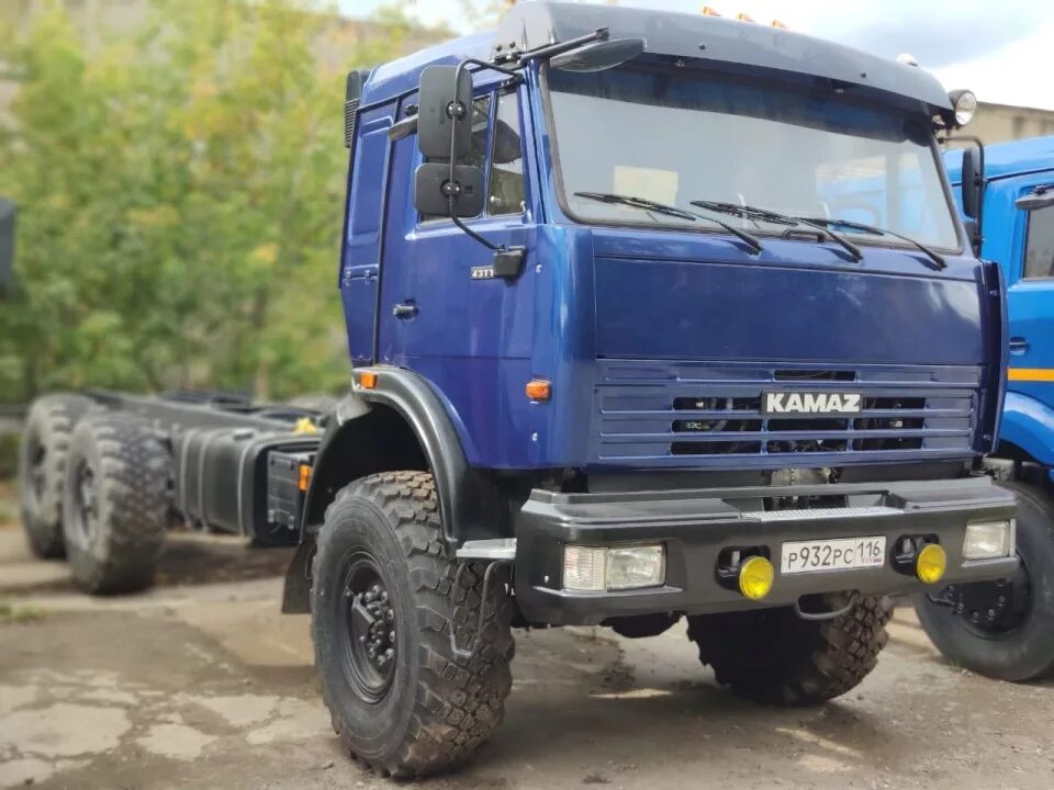 Камаз 43118 стоит. Камаз-43118 6х6. Шасси камаз 43118. Камаз-43118 6х6. Камаз 43118 вахтовка.