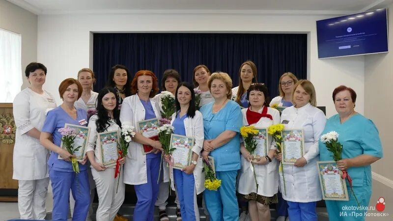 Поликлиника котовск. Поликлиника котовск. Детская поликлиника котовск тамбовская область. Регистратура фото. Стойки регистратуры медицинские.