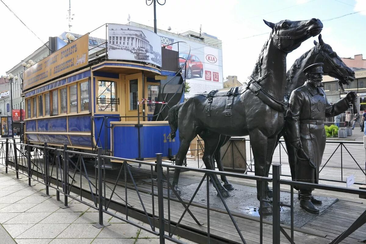 памятник конке спб. конка трамвай санкт-петербург. дуглас конка. вагоны трамвая конка москва. трамвай с лошадьми.