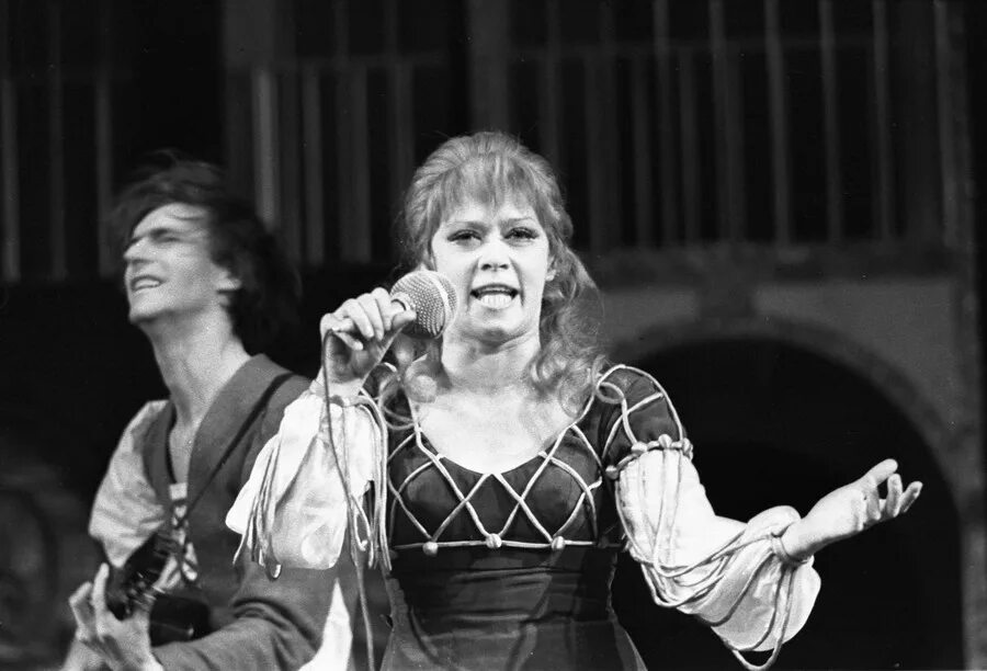 адриано челентано постеры к фильмам. челентано и орнелла мути укрощение строптивого. адриано челентано укрощение строптивого. укрощение строптивой. строптивая музыка.