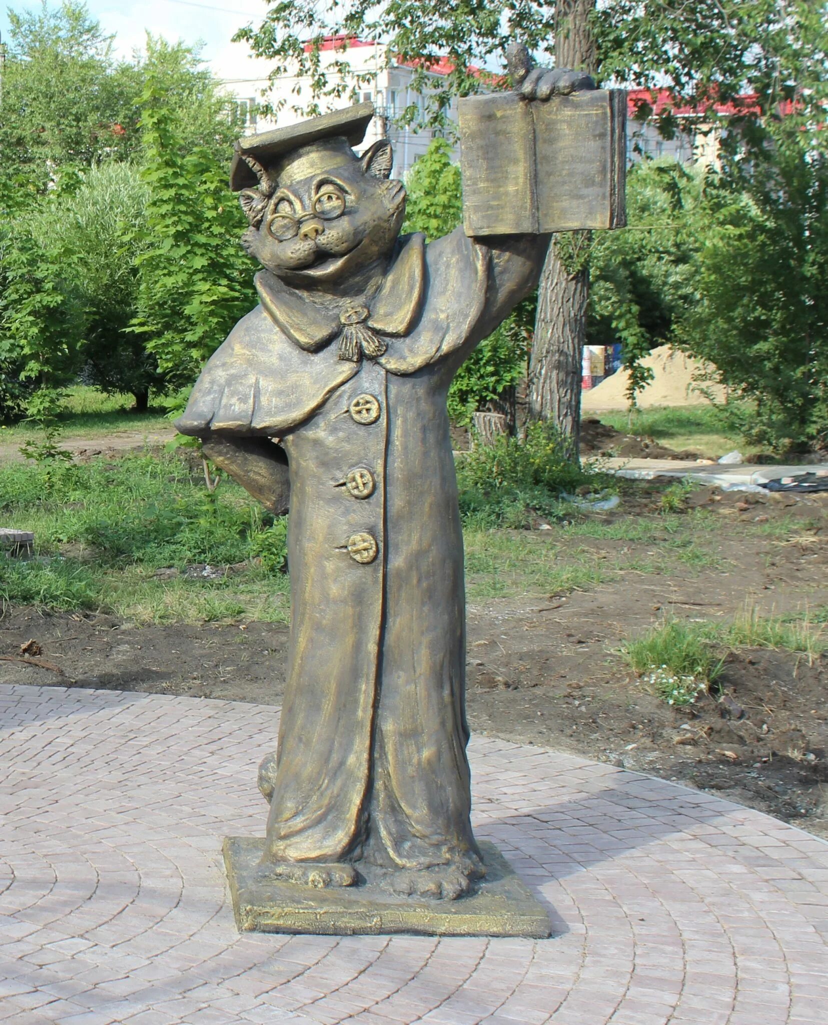 Кот ученый оренбург. Скульптура «кот учёный» гатчина. памятник омск кот ученый. скульптура «кот учёный» установлена в г. обнинске.