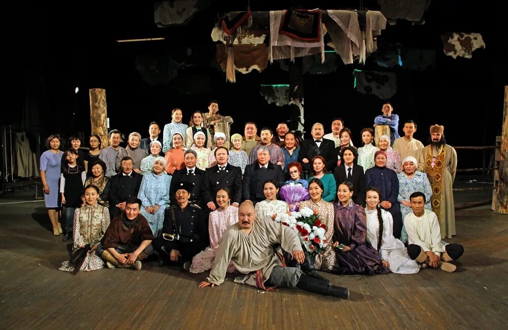 Саха академи́ческий теа́тр им. Ойунского. Саха академический театр спектакли. Ойунского. Саха театра кээрэкээн.