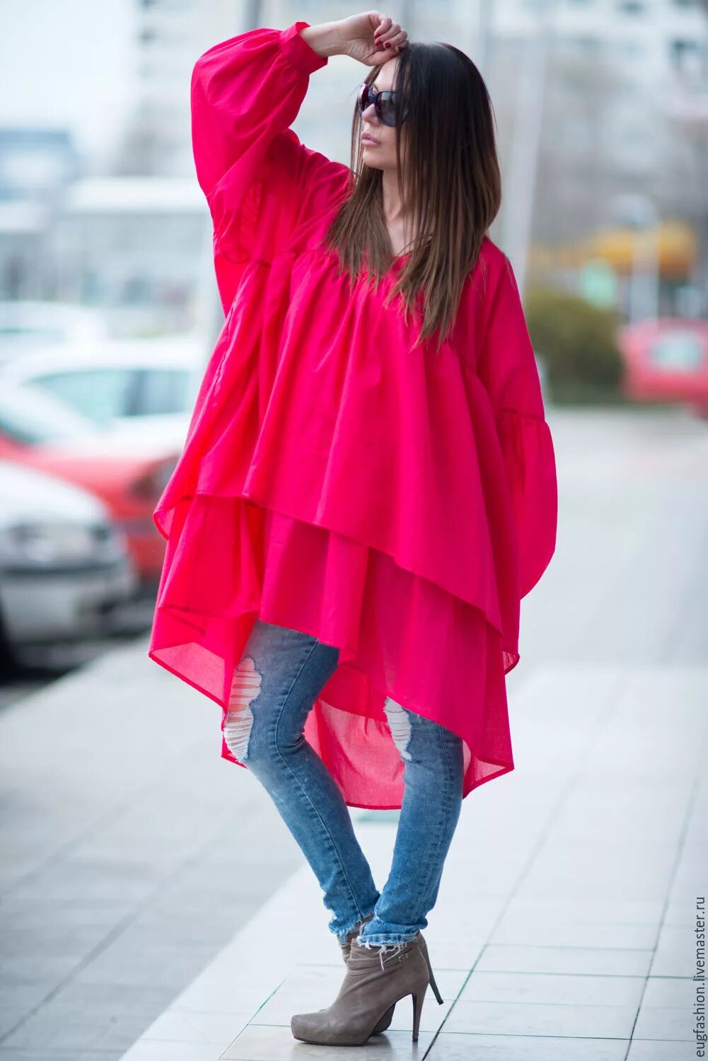 Туники в стиле оверсайз. Платье оверсайз летучая мышь. Платье оверсайз. Туника женская оверсайз. Свитер оверсайз хейворт.