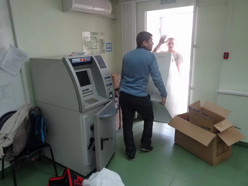 Переезд офиса. Грузоперевозки офис. Переезд банка. Международник банк24. Банкомат переехал.