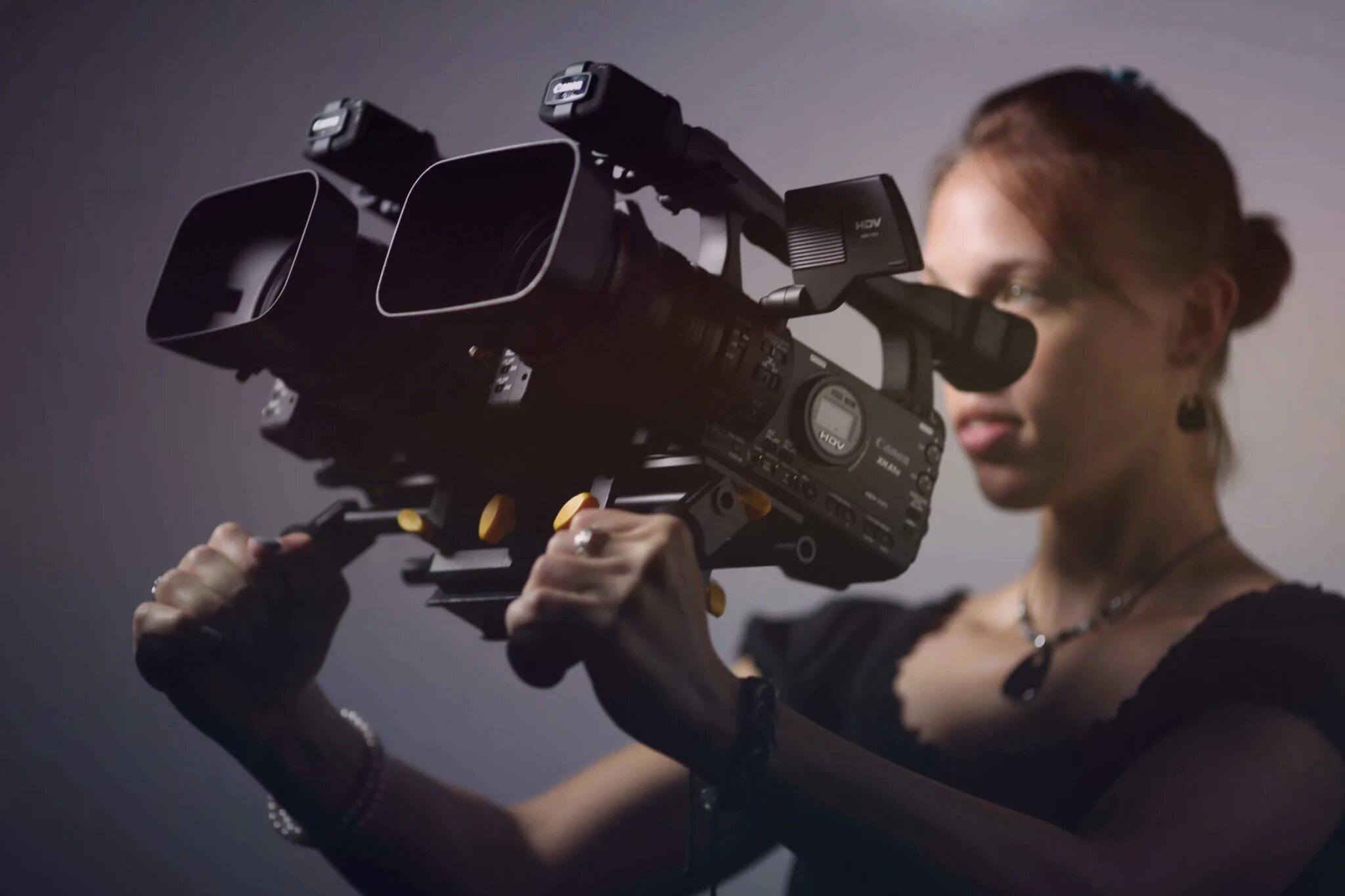 Профессиональная видеосъемка. Сайт видеографа. Видеооператор с камерой. Федор новицкий видеооператор. Видеосъемка мероприятий.