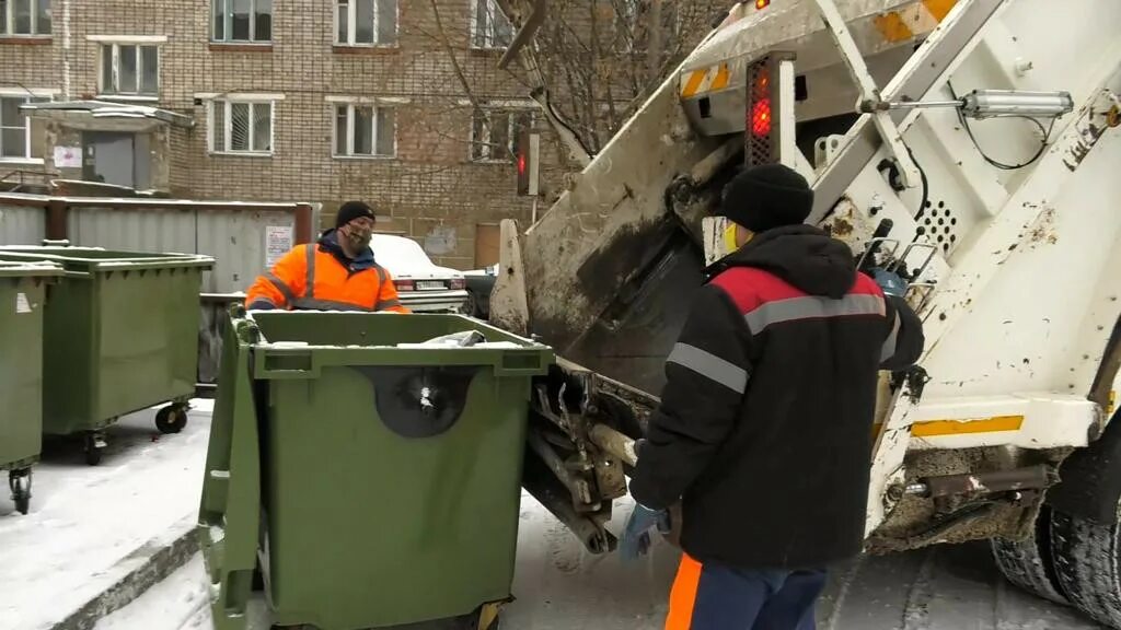 АО Куприт мусоровозы. Водитель мусоровоза. Мусоровоз Киров. Мусоровоз Куприт Newsler.