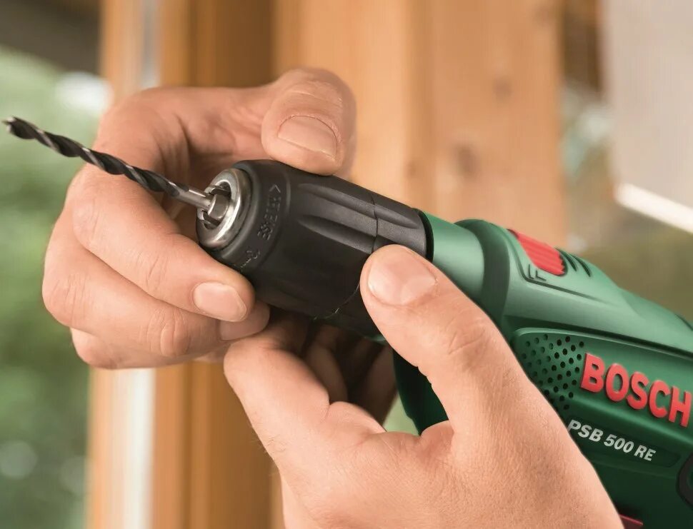 Как вставить сверло в шуруповерт. Шуруповерт бош psb 500 re. bosch psb 500 re 603127020. bosch psb 500 ra 603127021. вытащить сверло из шуруповерта.