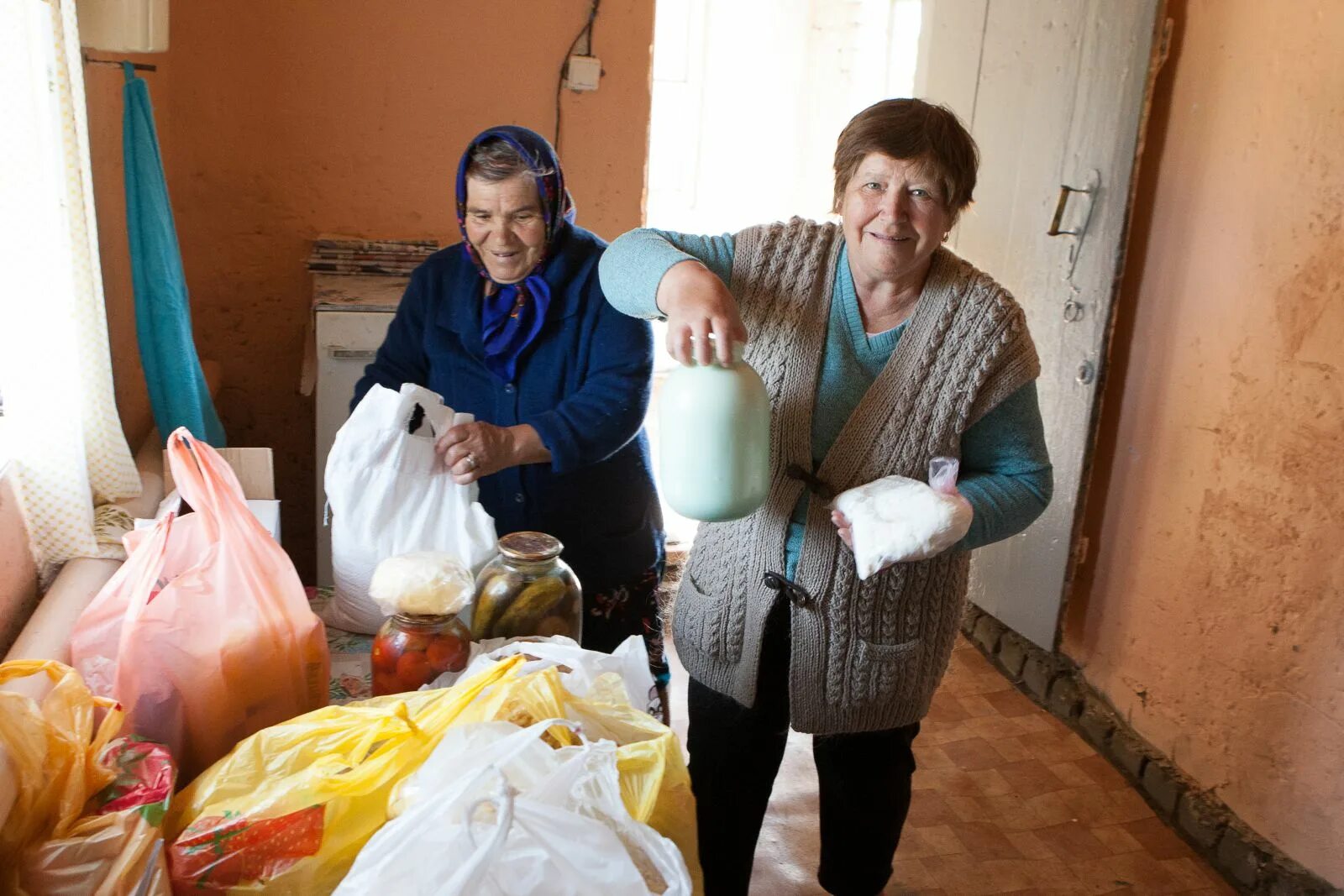 Переселенцы многодетная семья. Вынужденные переселенцы. Вынужденный переселенец. Тербунская семья. Жилье вынужденным переселенцам