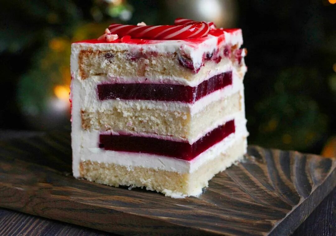 Прослойка для торта. Торт красный бархат с вишневым конфи. Конфи из вишни. Вишня кокос чизкейк. Прослойка из вишни.