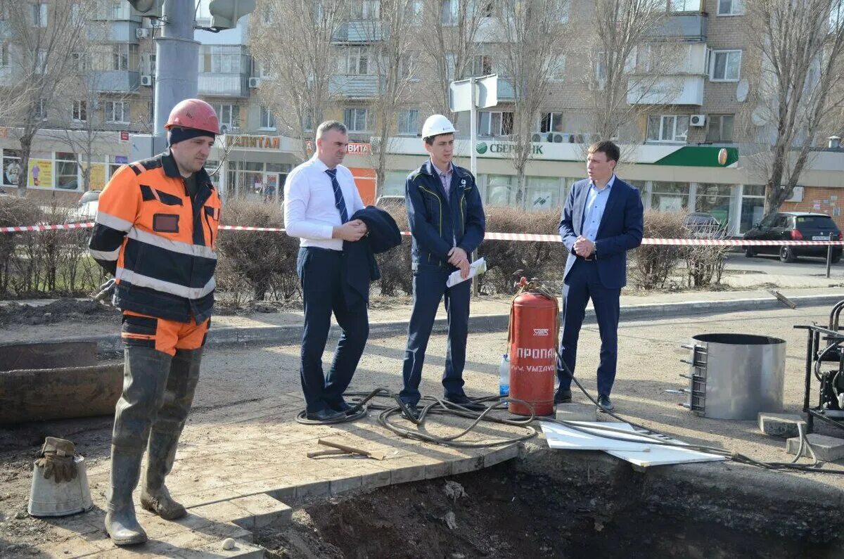 Оренбург ремонтная. Улица Театральная Оренбург. Водовод. ГСП ремонт. Подача воды на улице.