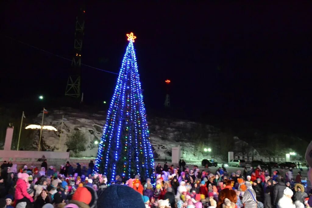 открытие елки высокая гора