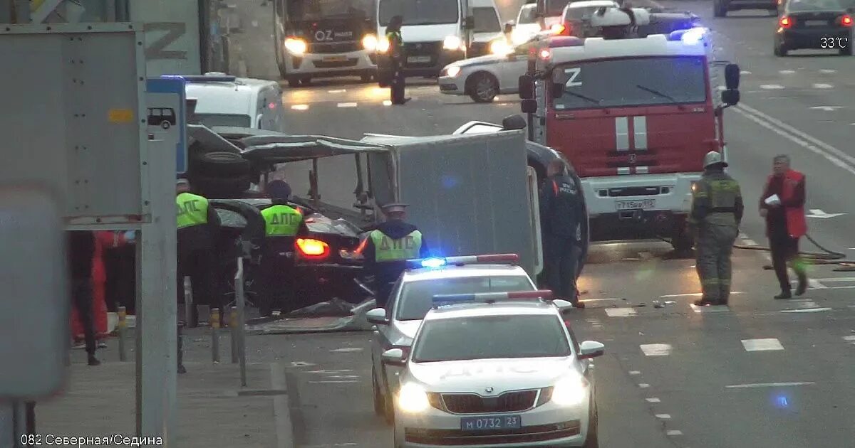 Авария в краснодаре сейчас. Уральская краснодар. Краснодар авария 20 апреля бмв. Видео дтп краснодар. Золотая бмв юбилейный разбилась.