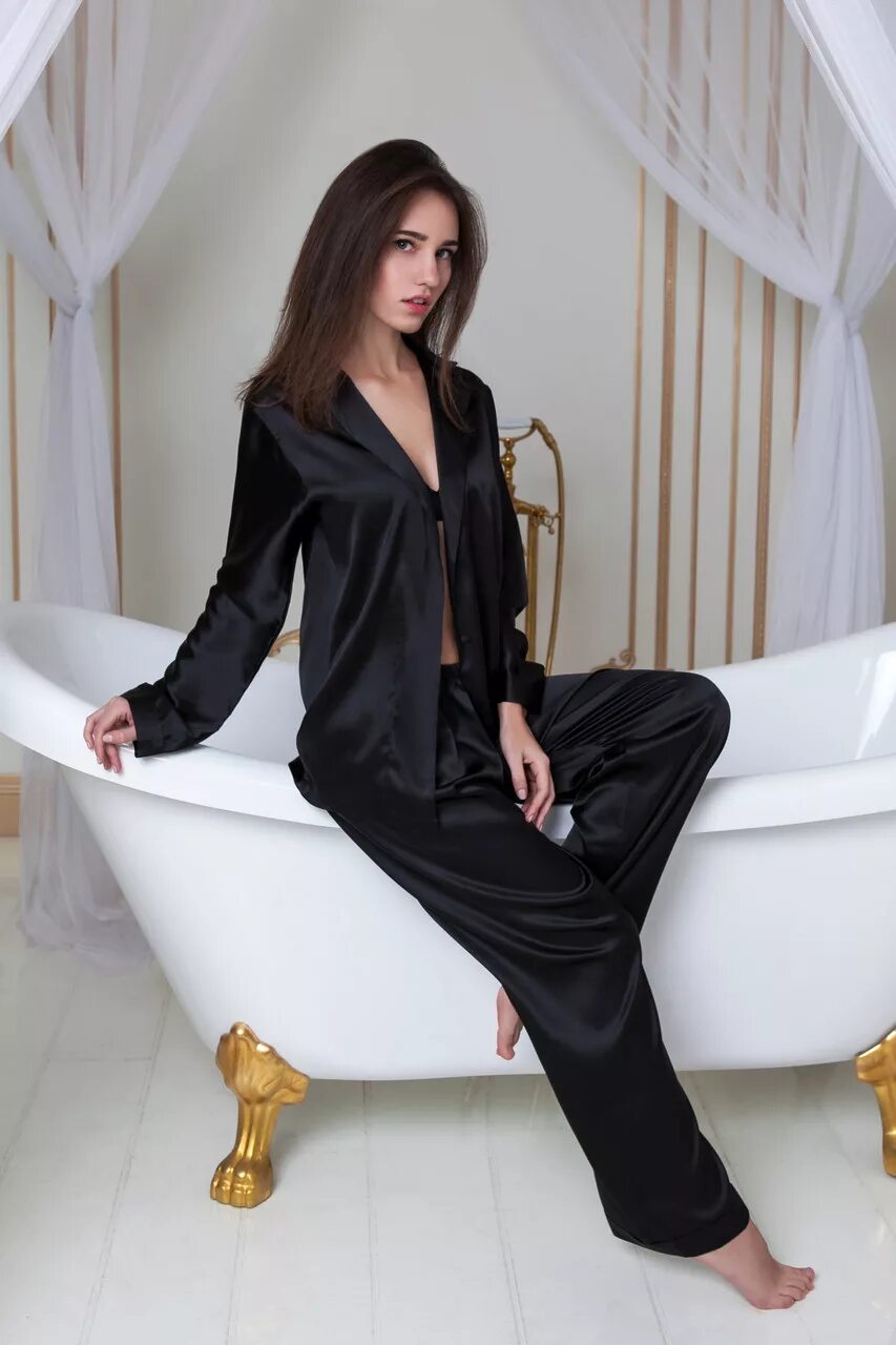 шелковые пижамы с коротким рукавом. пижама женская с брюками с длинным рукавом. пижама атласная со штанами. пижама женская на пуговицах с брюками. шелковый пижамный костюм.