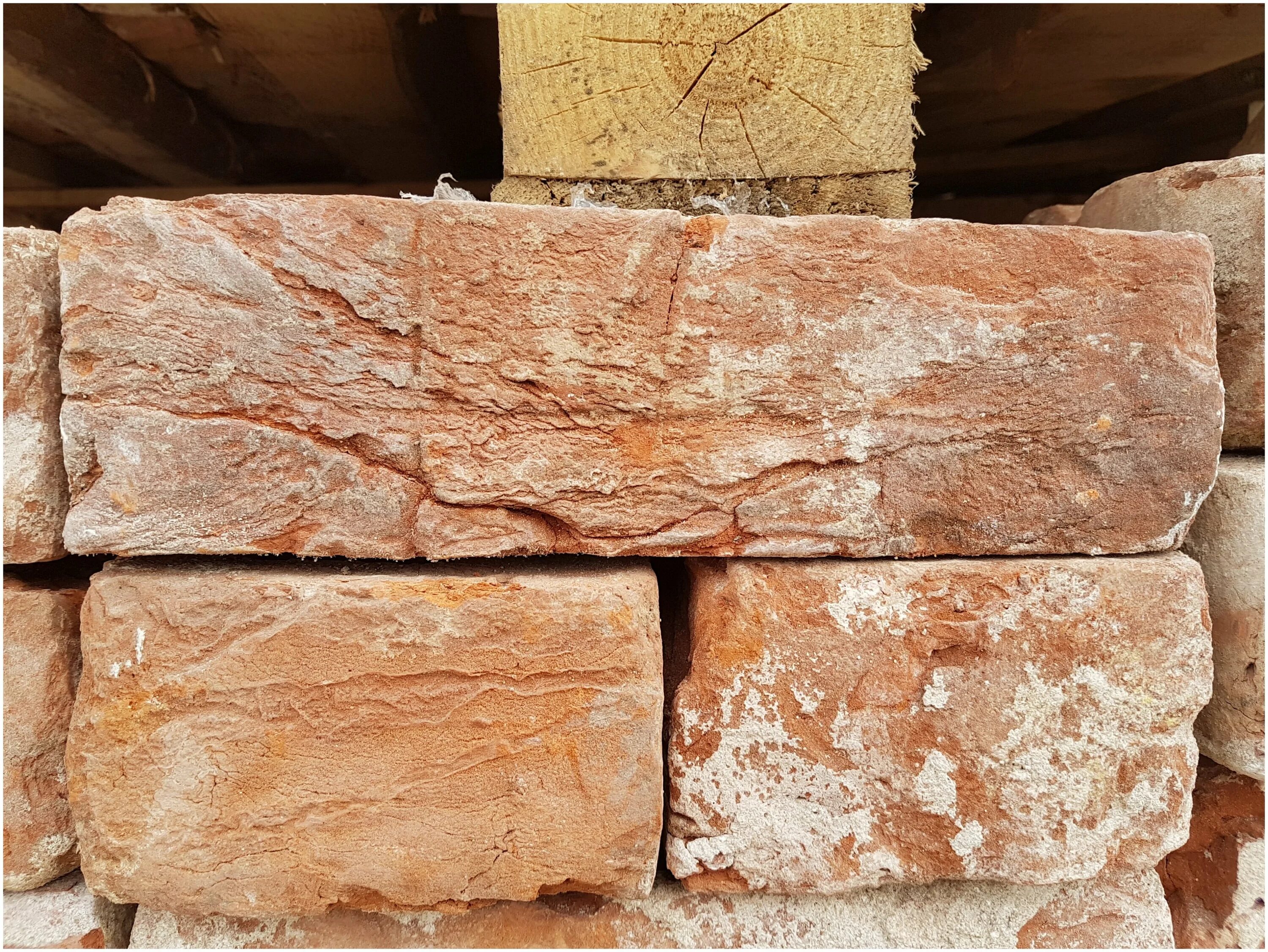 Кирпичи. Л. Плитка из старинного кирпича. Декоративный камень состаренный. Старинный кирпич 19 века.