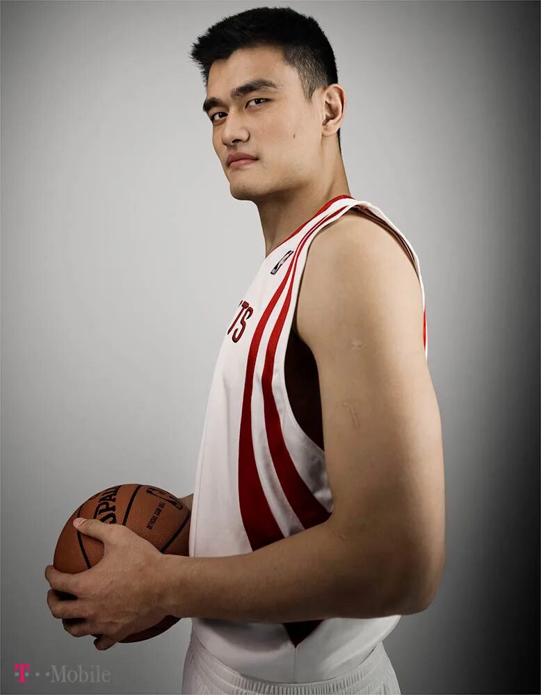 Yao ming. Яо мин. Яо минг баскетболист. Китайский баскетболист Яо. Яо минь баскетболист рост.