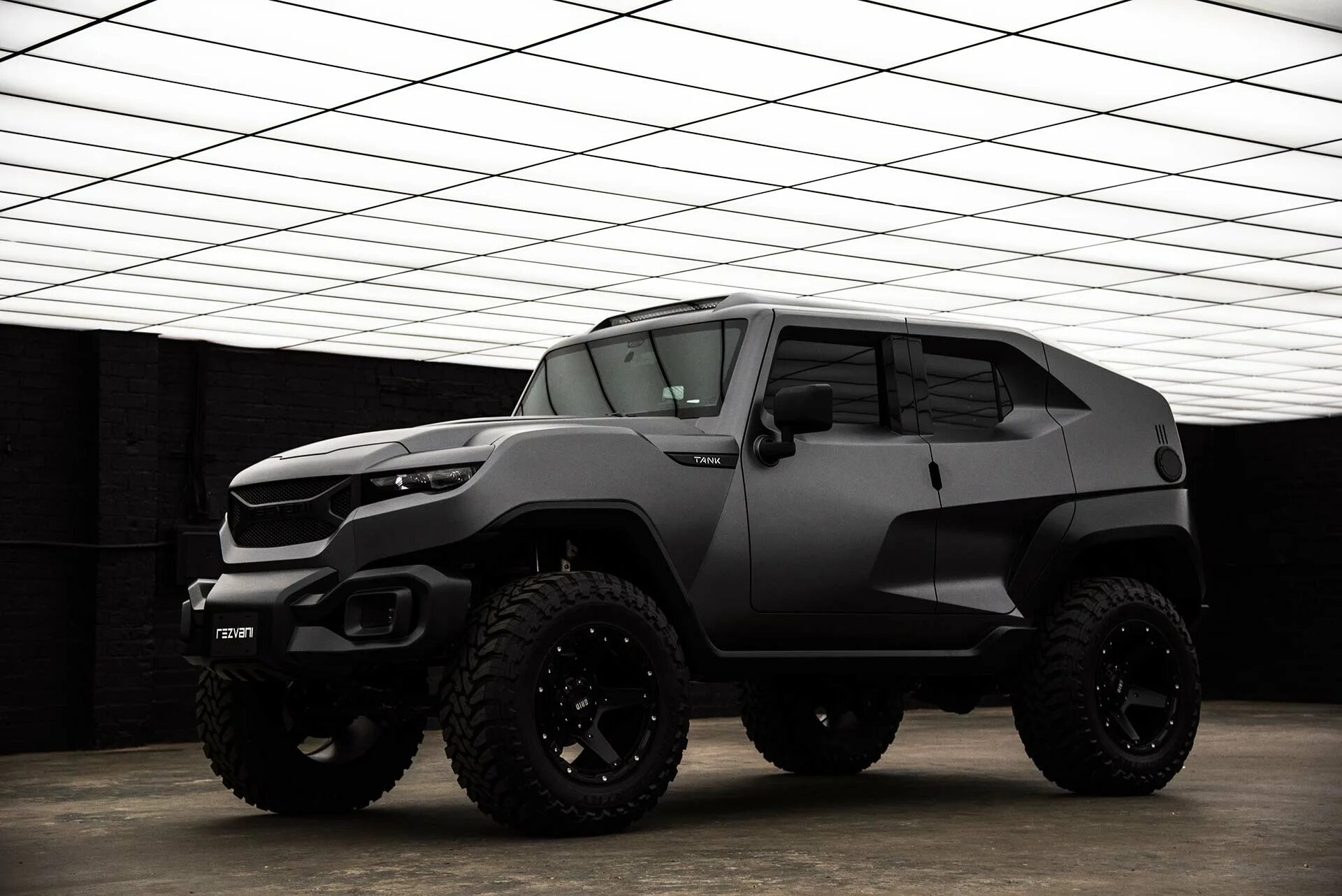 Автомобиль tank купить. Джип Резвани танк. Rezvani Motors Tank 2018. УАЗ Резвани. Jeep Rezvani.