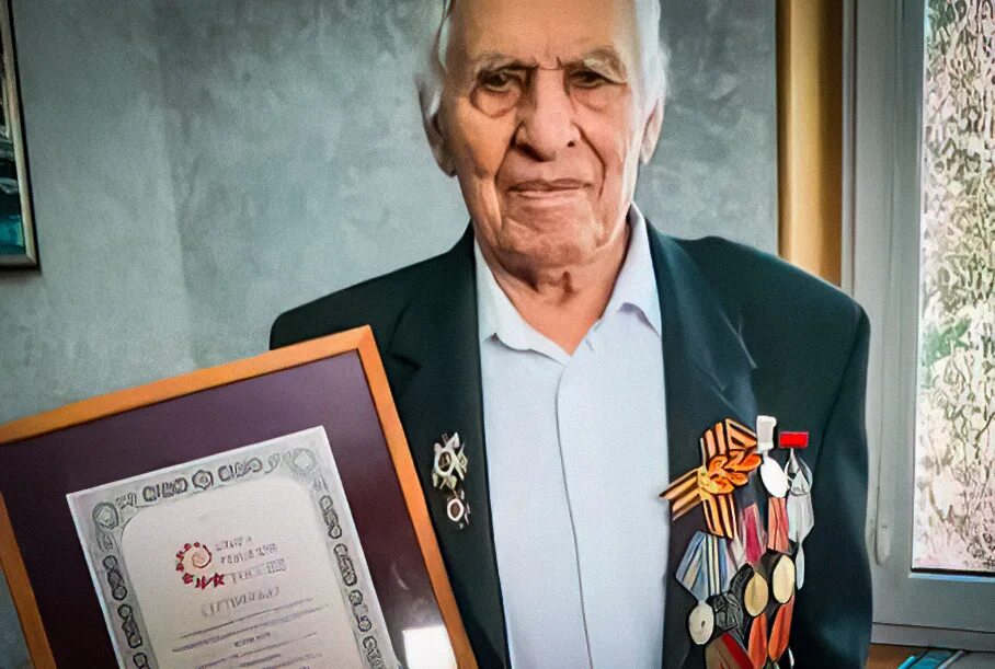 самый старший участник. самый старший участник. дед талаш. 98-летний ветеран грустный. мякинен платон.