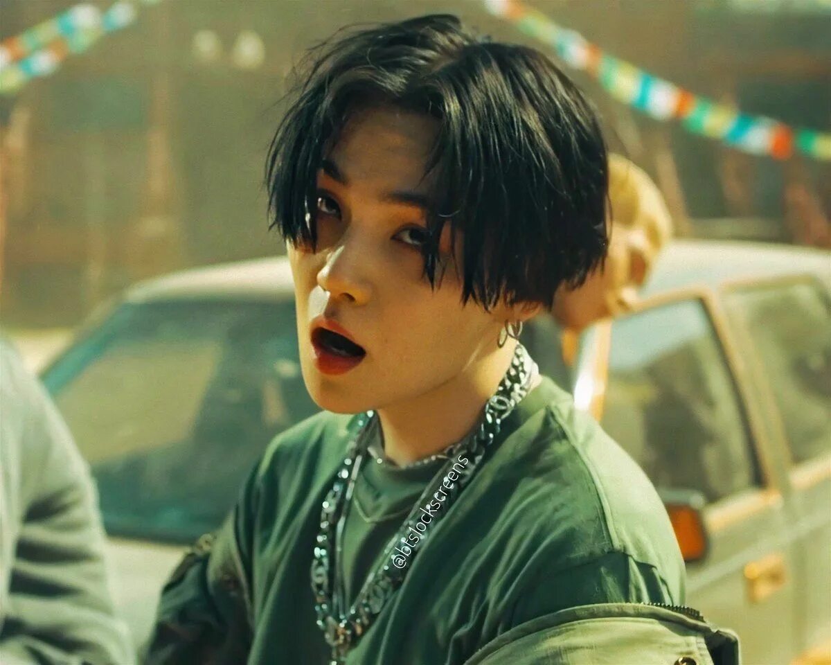 Август d 2. Юнги agust d. D-2 agust d обложка альбома. Дэчита бтс. Юнги дечита.