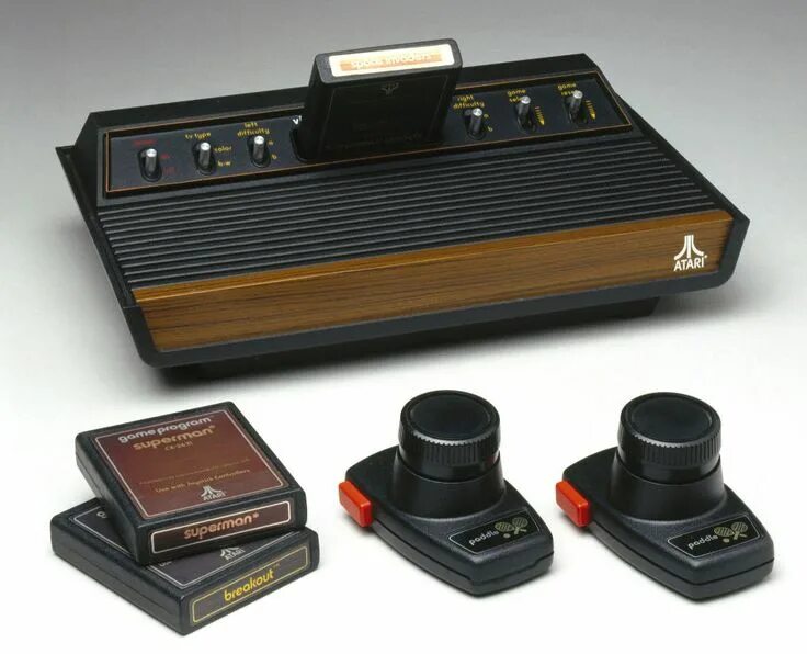 Самая первая консоль. Atari mini classic 2600. Игровая приставка ретрогеймс 8 бит. Самая первая игровая приставка. Приставка атари 80е.