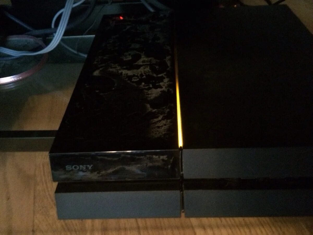 Плейстейшен 4 горит белым. Корпус ps4 slim. разбитая пс4 слим. корпус для пс4. разбитая сони плейстейшен 4.