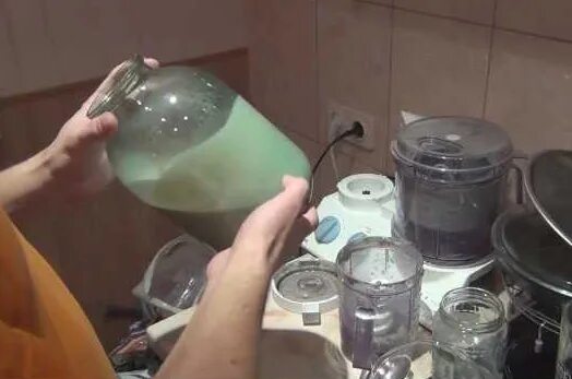 Скисание зерновой браги. Как узнать что брага готова. Готовность браги к перегонке. Как понять что сахарная брага готова к перегонке. Сбраживание браги.