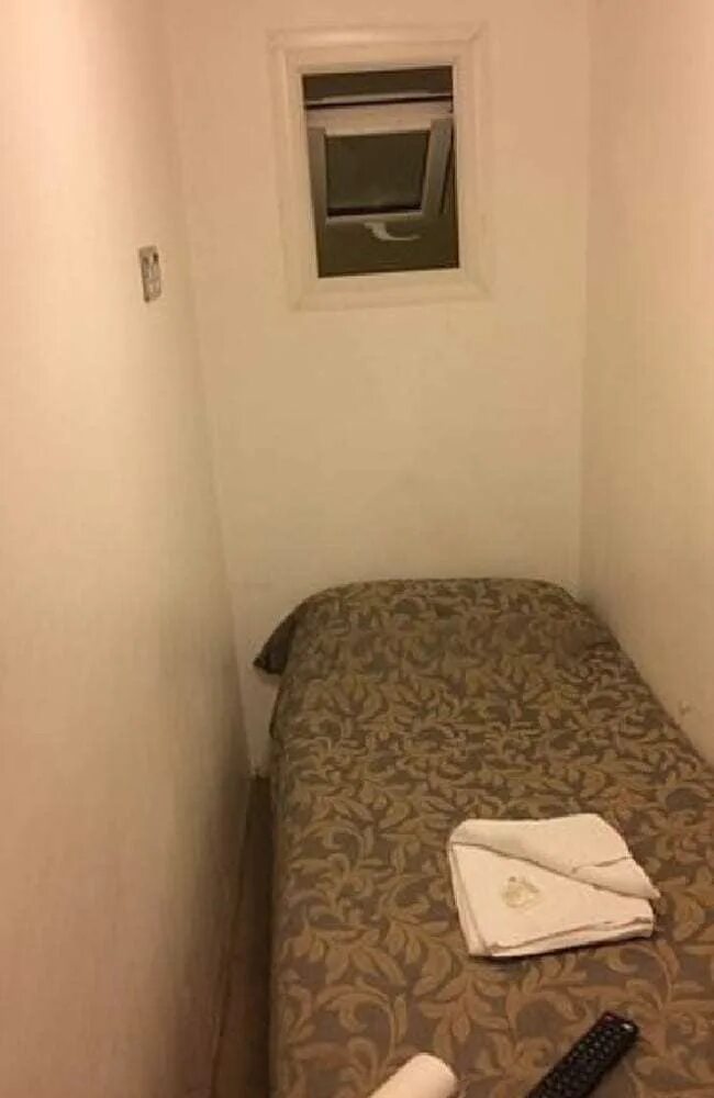 Камера 6 кв метров. Маленькие гостиницы. Маленькие комнаты в гостинице. Маленький гостиничный номер. Маленькая комната в гостинице.