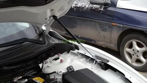 Газовый упор мазда 3