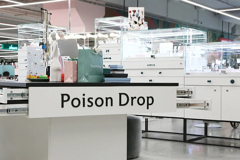 Poizon ru отзывы. Магазин бижутерии Poison Drop. Poison Drop упаковка. Пойзон дроп магазины. Poison Drop Афимолл.