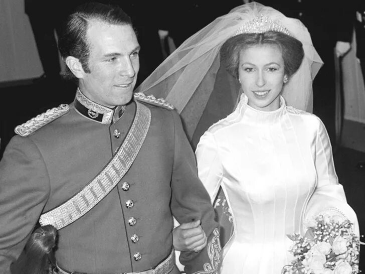 Windsor Castle goes up in flames:The Queen's record reign in the 1990s Princess 