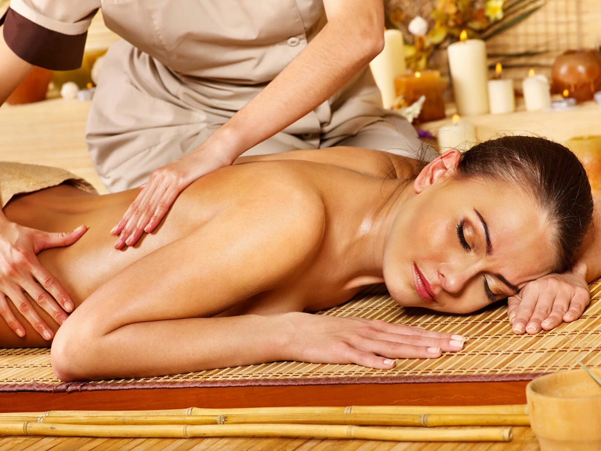 Married woman massage. Массаж тела. Тайский массаж спины. Женский массаж. Общий массаж тела.