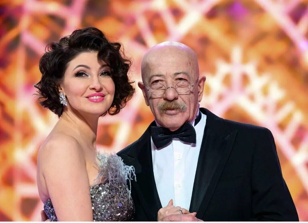 Фото со съемок голубого огонька 2023 участники сво. Голубой огонек 2023 малахов. Ведущая голубого огонька 2023 с басковым. Николай басков 2022. Петросян голубой огонёк 2023.