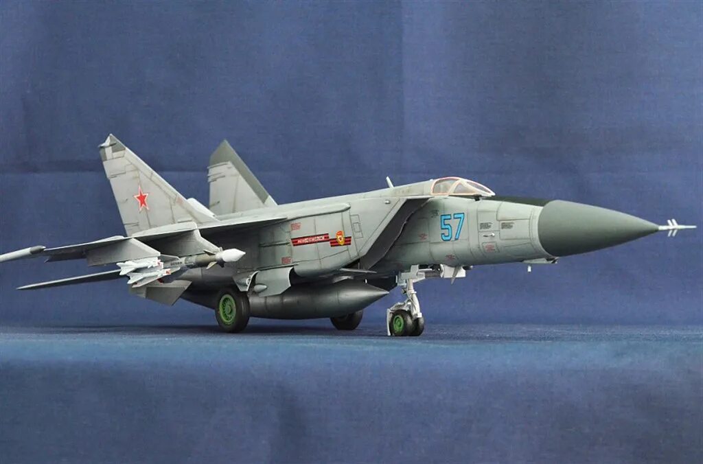 Миг 25пд модель. Миг-25пд 1/48 ICM. Модель миг-25 1/72. Истребитель-перехватчик миг-25пд.