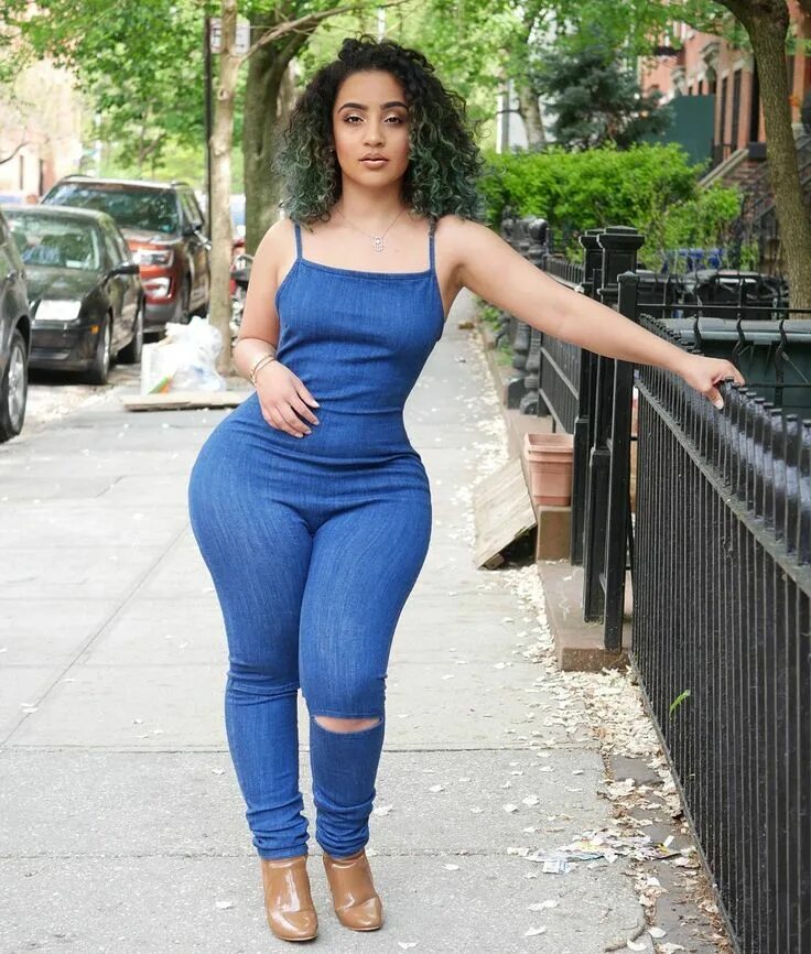 Baddie kasi фото. Jessica lorraine. Ebony curves hip в джинсах. Пышные бедра в джинсах. Wide hips small waist jeans.
